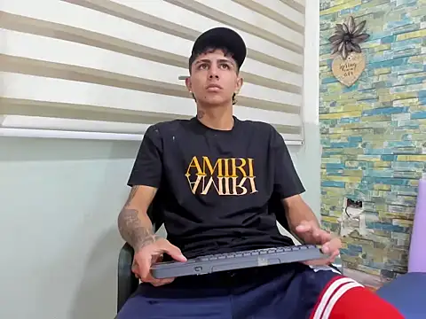 Snapshot of naughty_boy_Maicoll chatting on 14, 11, 2025 naughty boy Maicoll online show from 14, 11, 2025