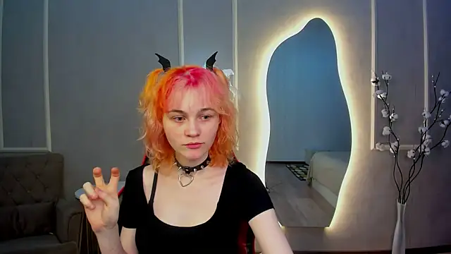 Snapshot of Awawrin chatting on 17, 11, 2025 Awawrin online show from 17, 11, 2025