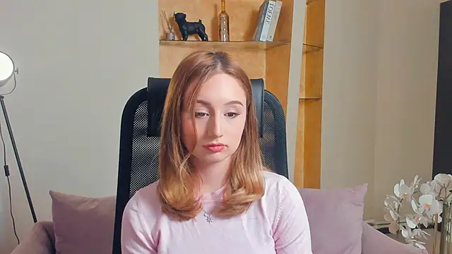 Snapshot of ReinaHenslin chatting on 11, 11, 2025 ReinaHenslin online show from 11, 11, 2025