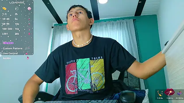 FelipeGonzalezz online show from 5, 12, 2025