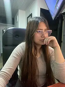 amatista katzenn online show from 4, 2, 2026