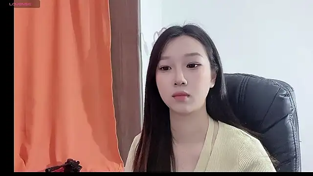 Snapshot of Minnie-baby chatting on 13, 11, 2025 Minnie-baby online show from 13, 11, 2025