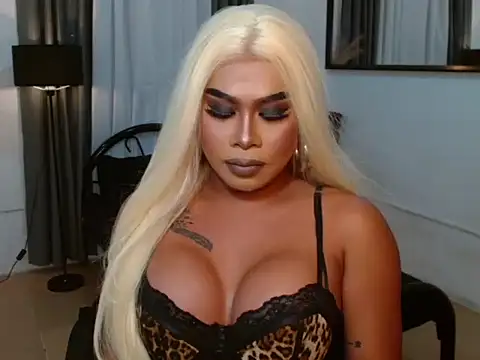 AlluringEmerald online show from 4, 2, 2026