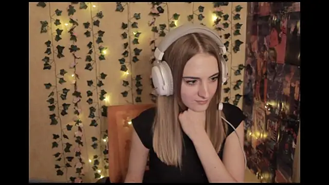 Snapshot of ElviaTengwall chatting on 26, 11, 2025 ElviaTengwall online show from 26, 11, 2025