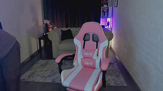 Elizabeth Walson online show from 2, 2, 2026