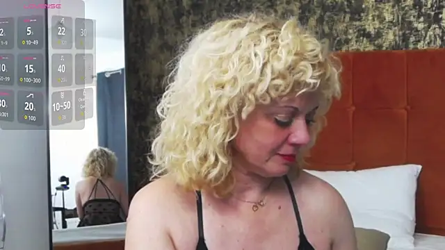 LittleCurlyGirl online show from 3, 12, 2025