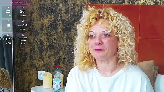 LittleCurlyGirl online show from 1, 2, 2026