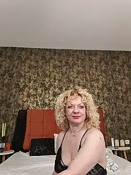 LittleCurlyGirl online show from 4, 2, 2026