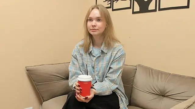 Snapshot of CortneyVacio chatting on 12, 11, 2025 CortneyVacio online show from 12, 11, 2025