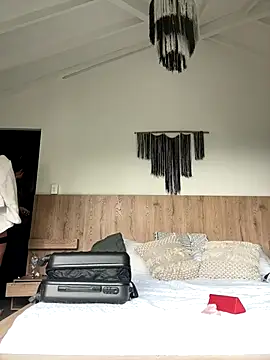 Hannaah wood online show from 18, 12, 2025