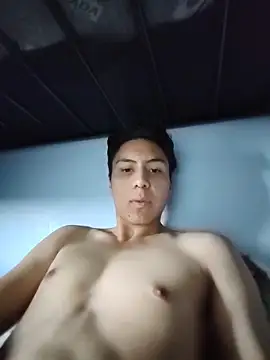 Snapshot of ianyoung18 chatting on 13, 11, 2025 ianyoung18 online show from 13, 11, 2025