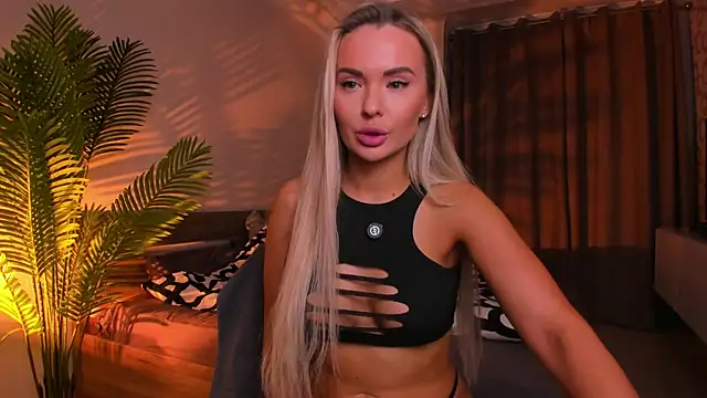 Honey Bunnyy  online show from 18, 11, 2025