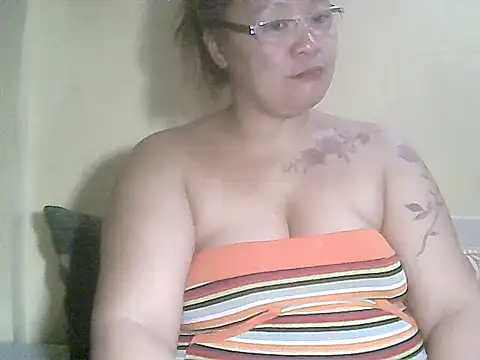 Snapshot of loriepinay46 chatting on 9, 3, 2026 loriepinay46 online show from 9, 3, 2026