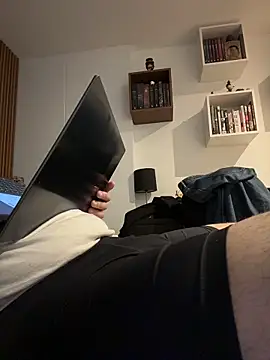 Manuelst11928 online show from 14, 11, 2025