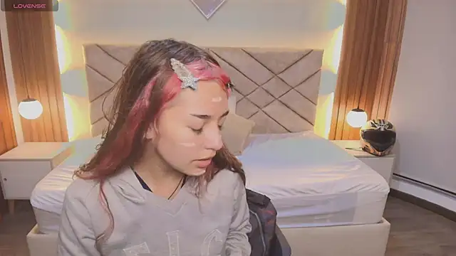 Laracooper  online show from 12, 2, 2026