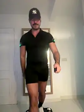 Snapshot of ApoloGym chatting on 12, 11, 2025 ApoloGym online show from 12, 11, 2025