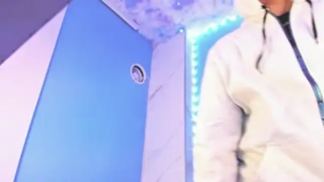 Snapshot of sharlott123 chatting on 22, 11, 2025 sharlott123 online show from 22, 11, 2025