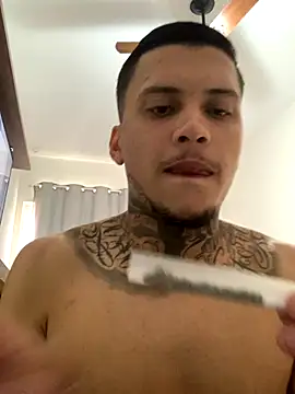 Snapshot of Ryanzl017 chatting on 15, 11, 2025 Ryanzl017 online show from 15, 11, 2025