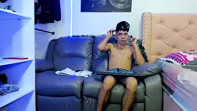 Snapshot of alejoSteele chatting on 23, 11, 2025 alejoSteele online show from 23, 11, 2025