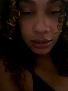 Snapshot of bonecaGigi chatting on 14, 11, 2025 bonecaGigi online show from 14, 11, 2025