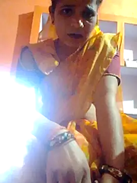 Snapshot of Bigg_bhabi chatting on 17, 11, 2025 Bigg bhabi online show from 17, 11, 2025