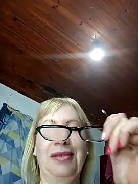 Snapshot of SexyMilf1211 chatting on 19, 11, 2025 SexyMilf1211 online show from 19, 11, 2025