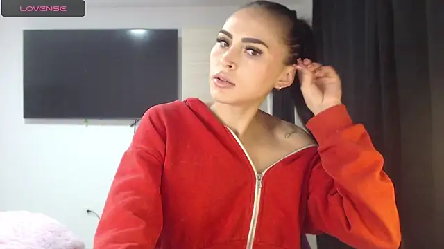 Linda  fiore online show from 16, 11, 2025