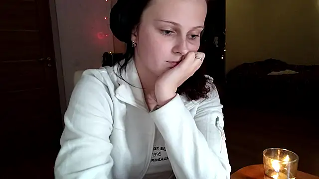 LouiseMarengo online show from 17, 11, 2025