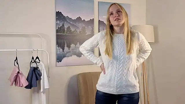 Snapshot of ToshiaPotvin chatting on 15, 11, 2025 ToshiaPotvin online show from 15, 11, 2025