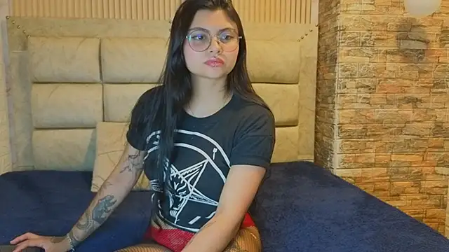 Snapshot of Lucy_Belmont chatting on 18, 11, 2025 Lucy Belmont online show from 18, 11, 2025