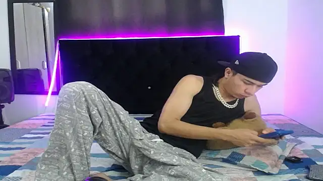 Snapshot of Anyelo_hot1111 chatting on 19, 11, 2025 Anyelo hot1111 online show from 19, 11, 2025