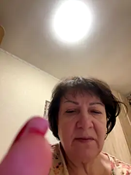 Snapshot of LittleBead522 chatting on 15, 11, 2025 LittleBead522 online show from 15, 11, 2025