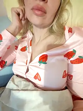 NaughtyClaudia  online show from 13, 12, 2025