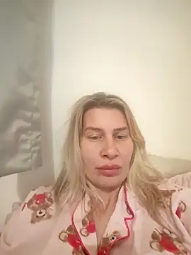 NaughtyClaudia  online show from 17, 12, 2025