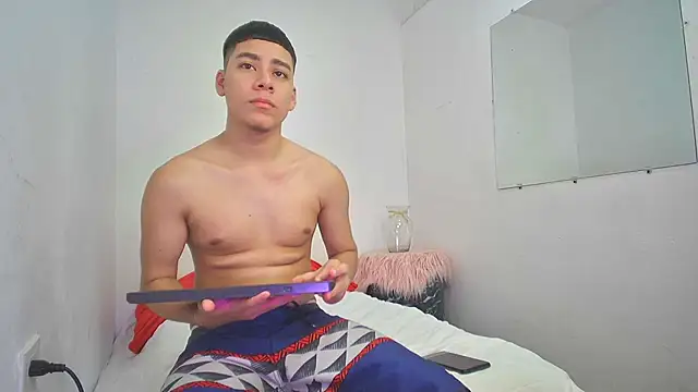 Snapshot of Lucastorrez01 chatting on 18, 11, 2025 Lucastorrez01 online show from 18, 11, 2025