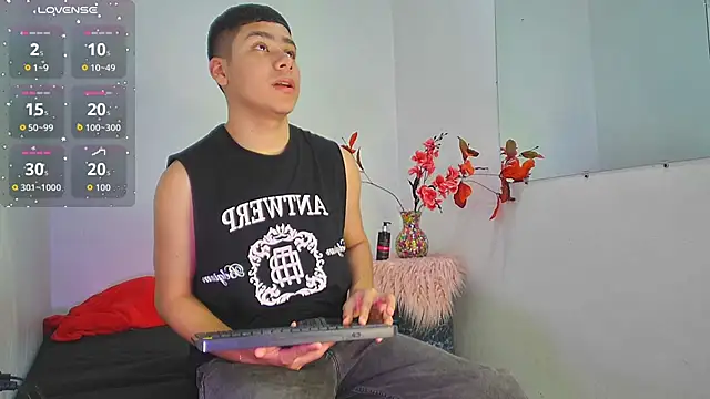 Lucastorrez01 online show from 4, 12, 2025