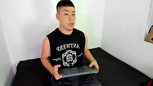 Lucastorrez01 online show from 17, 3, 2026