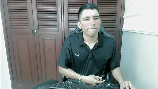 Snapshot of dannyt_hot chatting on 17, 11, 2025 dannyt hot online show from 17, 11, 2025