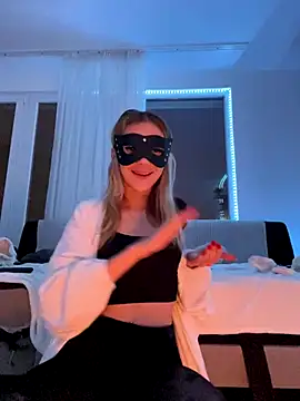 lunababy77 online show from 18, 12, 2025