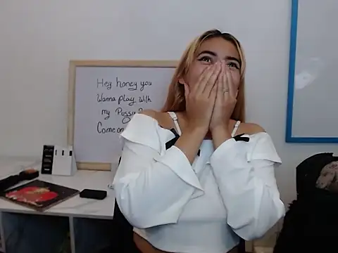 KloeeCavallier online show from 25, 2, 2026