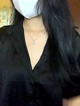 Snapshot of Hanni_22 chatting on 19, 11, 2025 Hanni 22 online show from 19, 11, 2025