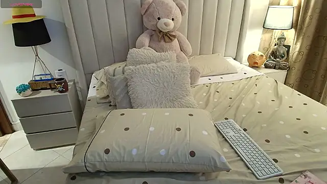 Snapshot of Emyii_ chatting on 21, 3, 2026 Emyii online show from 21, 3, 2026