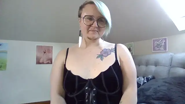 Snapshot of queerlyjaz chatting on 30, 11, 2025 queerlyjaz online show from 30, 11, 2025