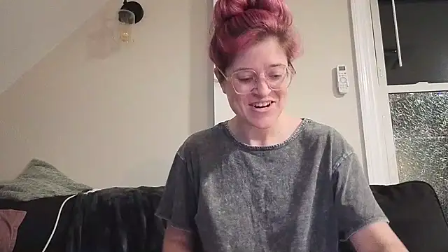 winestaindlips online show from 2, 12, 2025