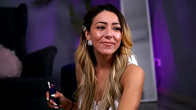 Snapshot of JuliaHyde chatting on 19, 12, 2025 JuliaHyde online show from 19, 12, 2025