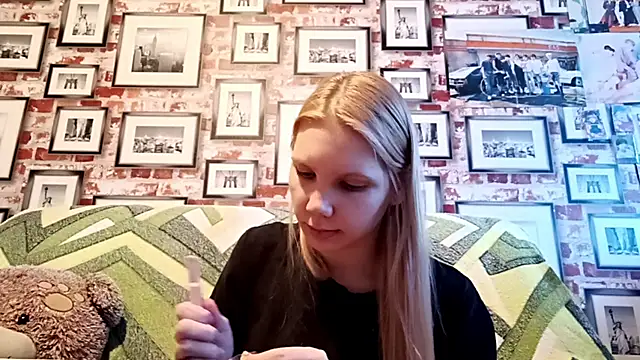 EvieBaggette online show from 17, 11, 2025