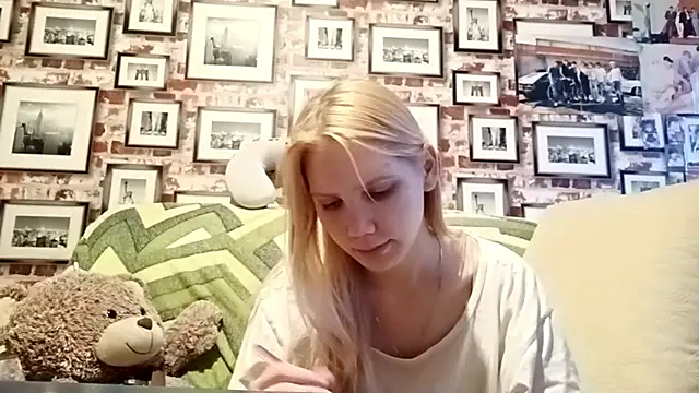 EvieBaggette online show from 18, 11, 2025