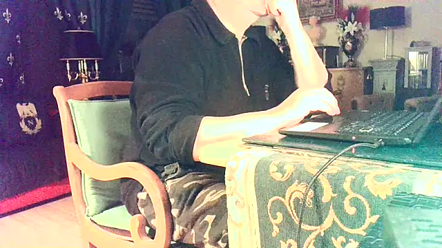 Snapshot of ALBONU73 chatting on 19, 11, 2025 ALBONU73 online show from 19, 11, 2025