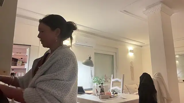 AnnaSophiaX online show from 2, 12, 2025