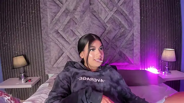 ShirleyJones  online show from 30, 11, 2025